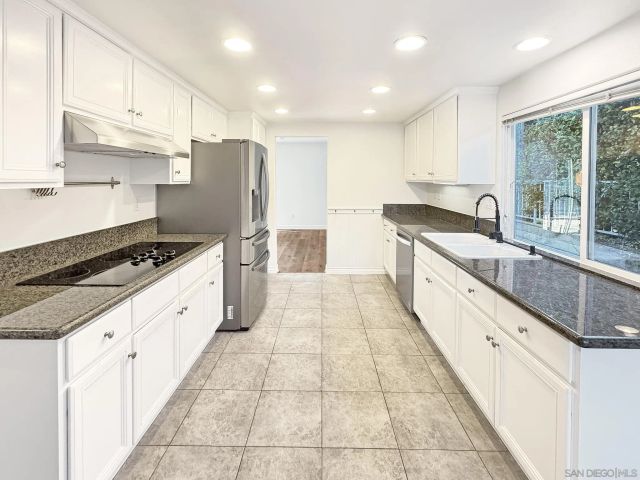 25521 Alisal Ave, Laguna Hills, CA 92653