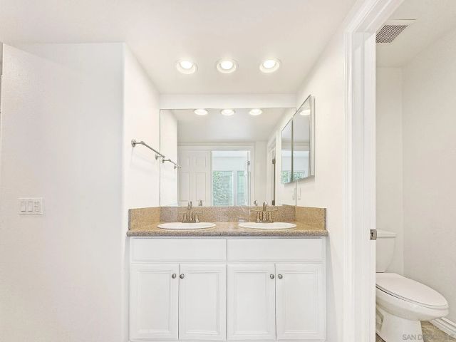 25521 Alisal Ave, Laguna Hills, CA 92653