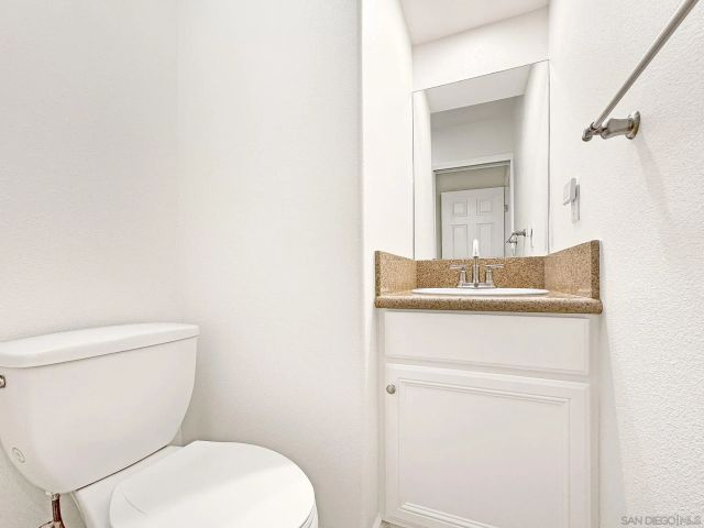 25521 Alisal Ave, Laguna Hills, CA 92653