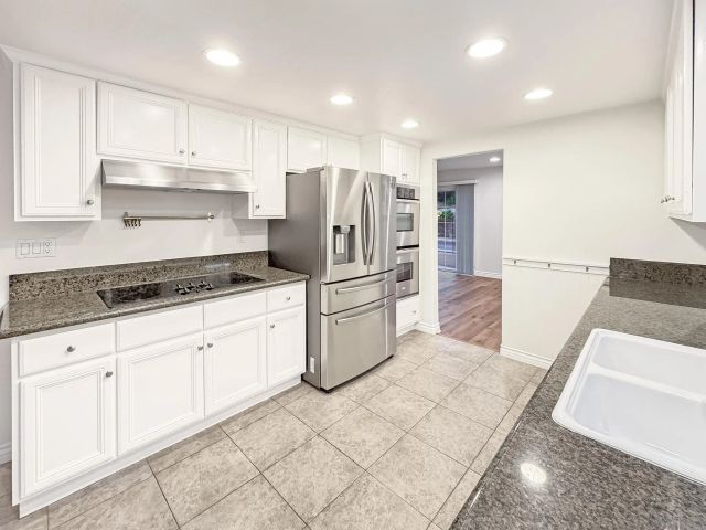 25521 Alisal Ave, Laguna Hills, CA 92653