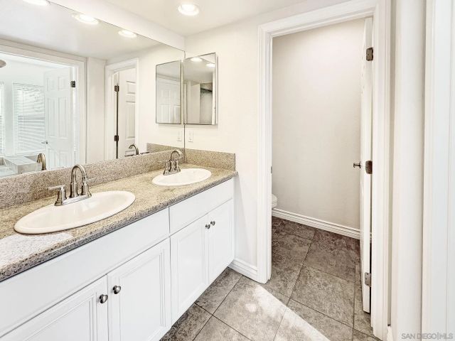 25521 Alisal Ave, Laguna Hills, CA 92653