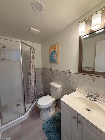 2112 lxora CT E, Naples, FL 34110