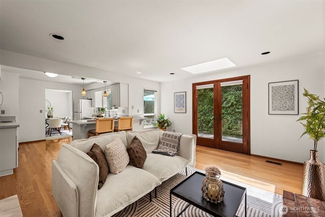 14901 SE 47th Place, Bellevue, WA 98006