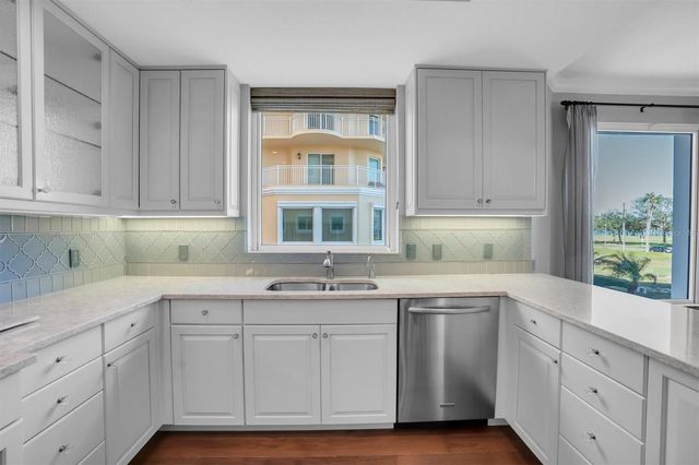 555 5TH AVENUE NE 273, St Petersburg, FL 33701