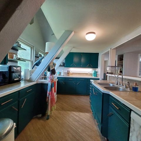 155 S Silver Creek, Kerrville, TX 78028