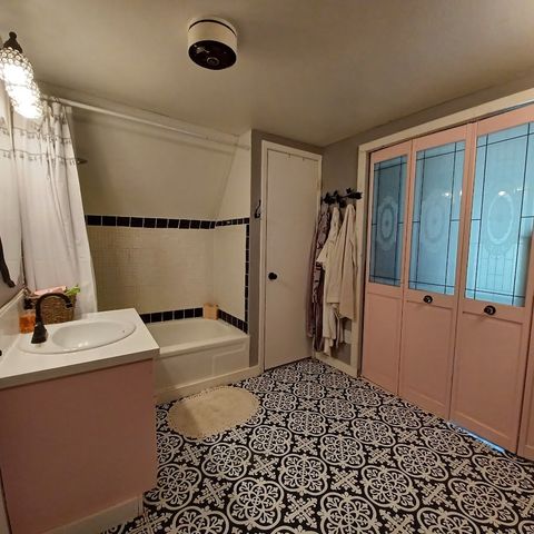 155 S Silver Creek, Kerrville, TX 78028