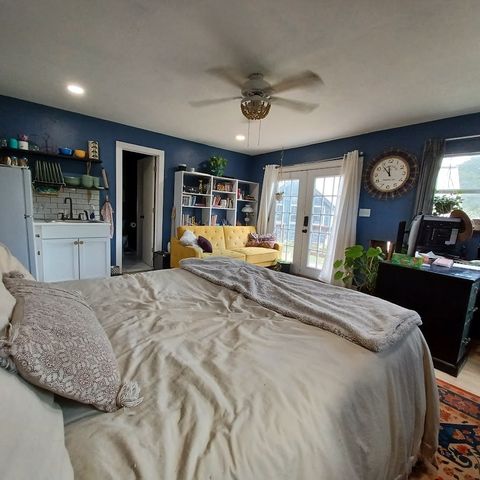 155 S Silver Creek, Kerrville, TX 78028
