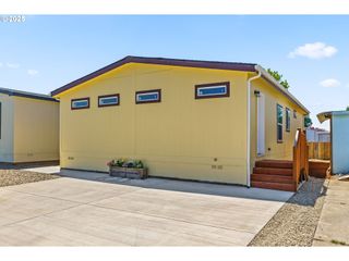 1025 S 6TH St 83, Harrisburg, OR 97446