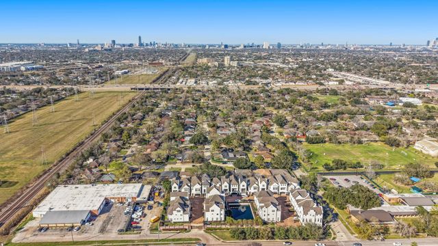 4142 Woodwind Lane, Houston, TX 77025
