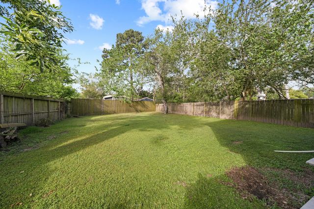 3802 Bayshore Drive, Bacliff, TX 77518