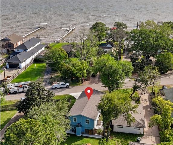 3802 Bayshore Drive, Bacliff, TX 77518