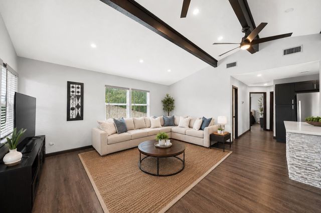 3802 Bayshore Drive, Bacliff, TX 77518