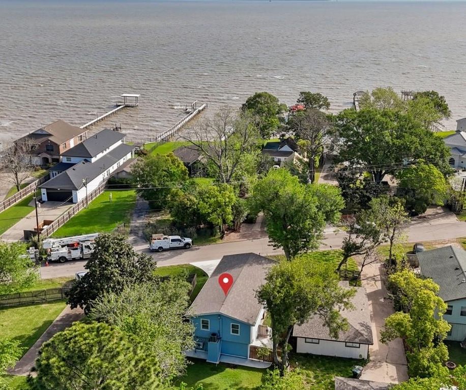 3802 Bayshore Drive, Bacliff, TX 77518
