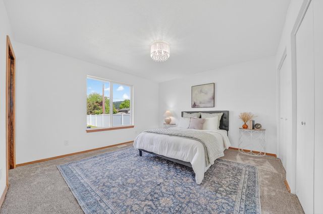 14917 E Heroy Ave, Spokane, WA 99216