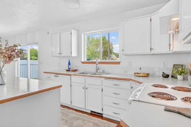 14917 E Heroy Ave, Spokane, WA 99216