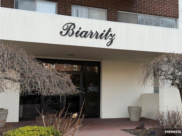 2180 Center Avenue 1F, Fort Lee, NJ 07024