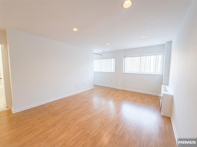 2180 Center Avenue 1F, Fort Lee, NJ 07024