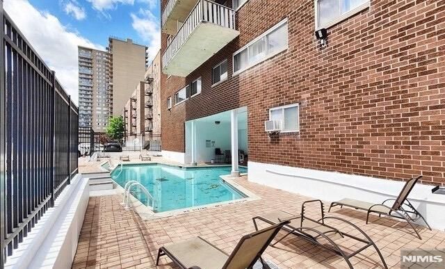 2180 Center Avenue 1F, Fort Lee, NJ 07024