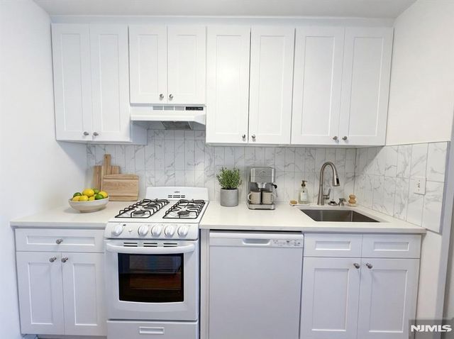 2180 Center Avenue 1F, Fort Lee, NJ 07024