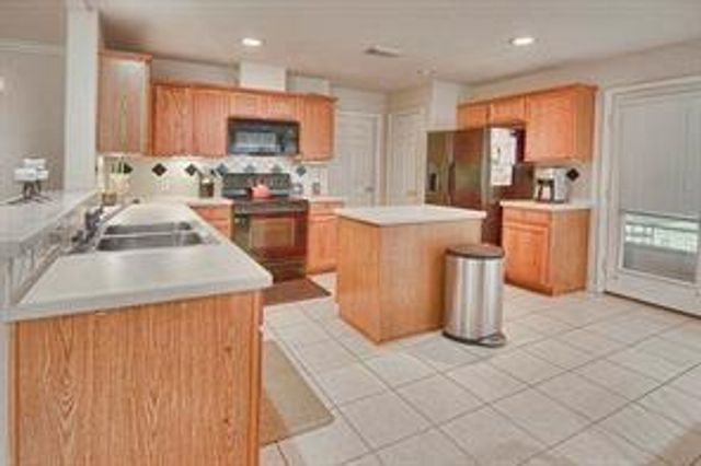 26 Prairie Oak Drive, The Woodlands, TX 77385