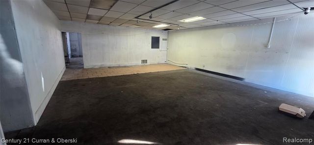 15282 Middlebelt Road, Livonia, MI 48154