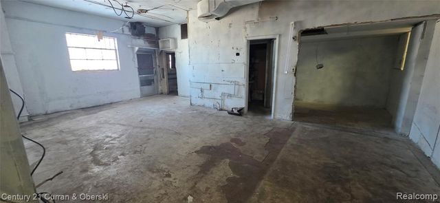 15282 Middlebelt Road, Livonia, MI 48154