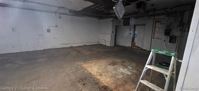 15282 Middlebelt Road, Livonia, MI 48154