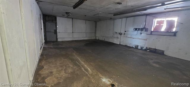 15282 Middlebelt Road, Livonia, MI 48154