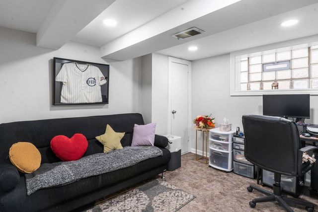 3943 N Newcastle Avenue, Chicago, IL 60634