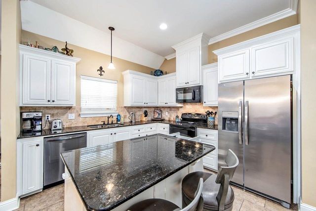 100 Lake Olivia Drive, Thibodaux, LA 70301