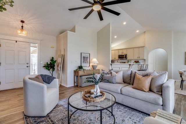 724 W Jamestown St, Andover, KS 67002