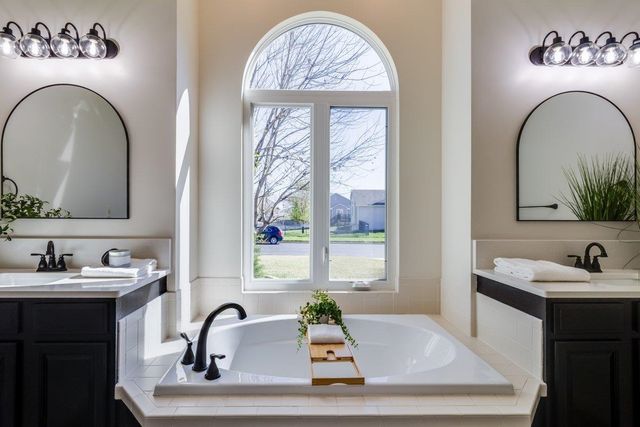 724 W Jamestown St, Andover, KS 67002