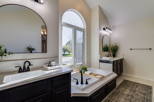 724 W Jamestown St, Andover, KS 67002