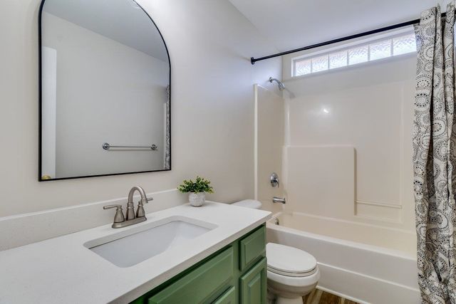 724 W Jamestown St, Andover, KS 67002