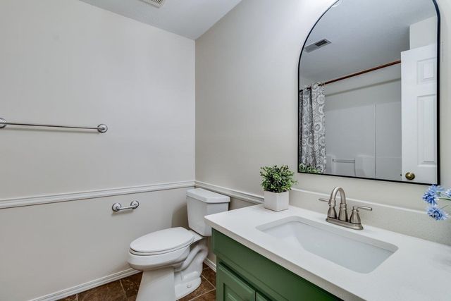 724 W Jamestown St, Andover, KS 67002