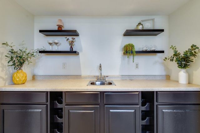 724 W Jamestown St, Andover, KS 67002