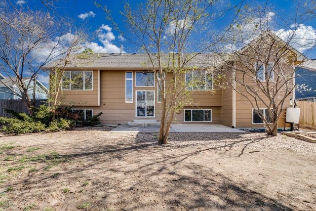 724 W Jamestown St, Andover, KS 67002