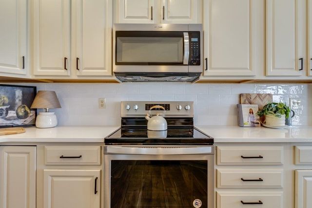 724 W Jamestown St, Andover, KS 67002