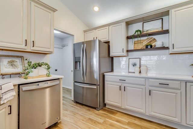 724 W Jamestown St, Andover, KS 67002