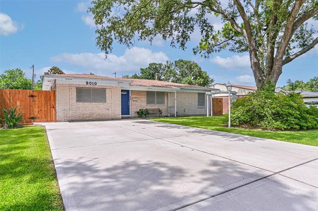 2010 15th Avenue N, Texas City, TX 77590
