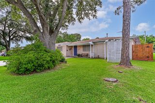 2010 15th Avenue N, Texas City, TX 77590
