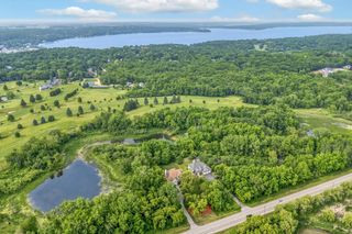 390 County Road B, Fontana, WI 53125