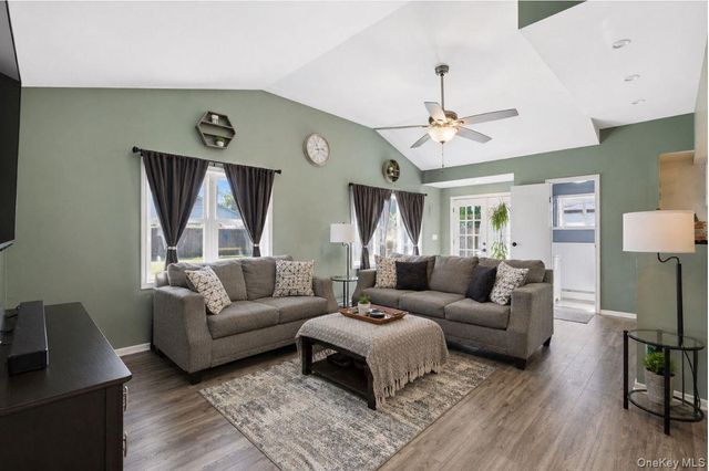 1433 Manatuck Boulevard, Bay Shore, NY 11706