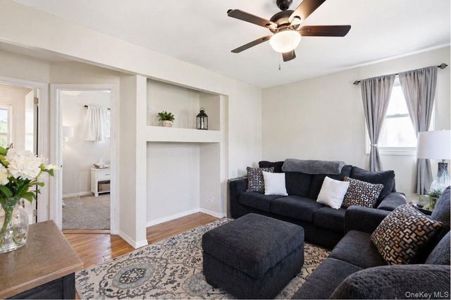 1433 Manatuck Boulevard, Bay Shore, NY 11706