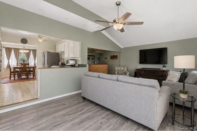 1433 Manatuck Boulevard, Bay Shore, NY 11706