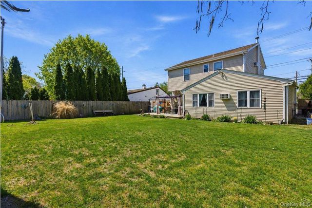 1433 Manatuck Boulevard, Bay Shore, NY 11706