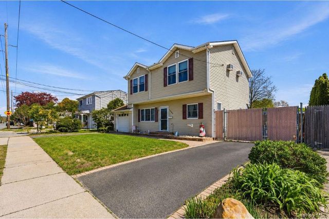 1433 Manatuck Boulevard, Bay Shore, NY 11706