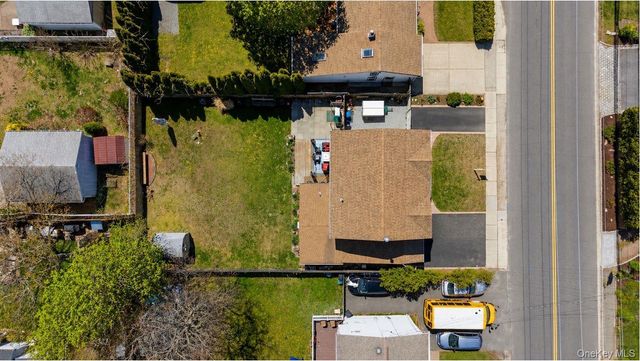 1433 Manatuck Boulevard, Bay Shore, NY 11706