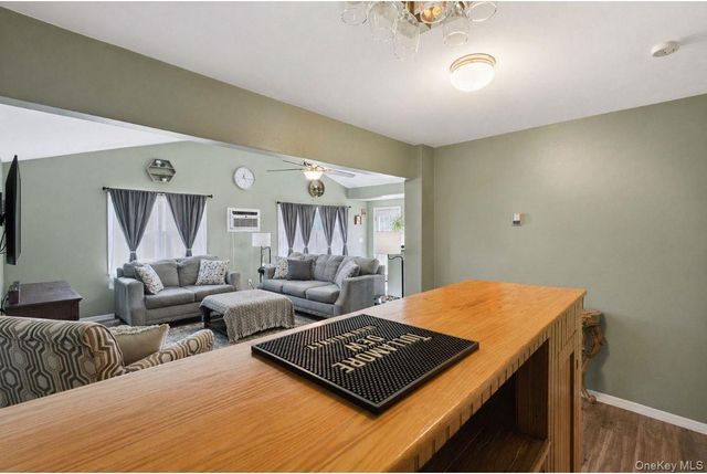 1433 Manatuck Boulevard, Bay Shore, NY 11706