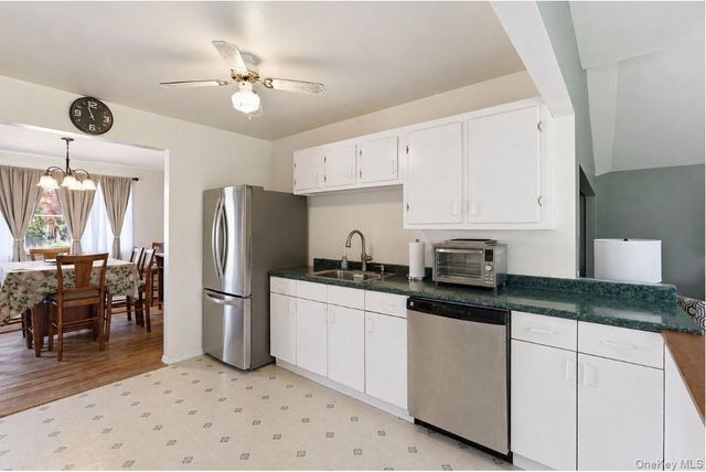 1433 Manatuck Boulevard, Bay Shore, NY 11706